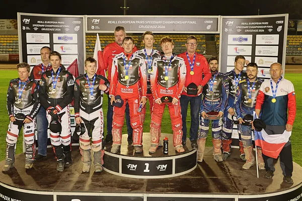 Spīdveja izlase izcīna 2.vietu Eiropas pāru čempionātā spīdvejā. Andžejs Ļebedevs, Francis Gusts, Daniils Kolodinskis. 2026. Foto: FIME